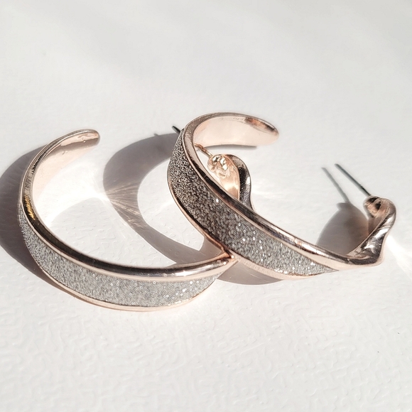 💞💗 Rose Gold Plating Formal Rhinestone Bracelet & Florentine Hoop Earring Set - Picture 5 of 11